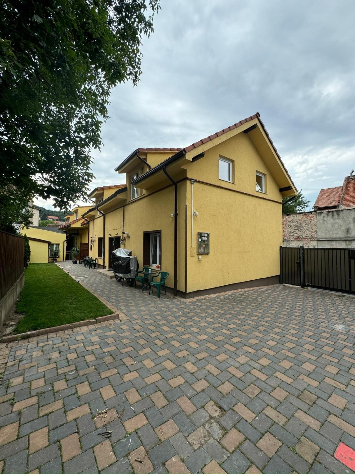 Apartamente De Inchiriat Lucky House Braşov Extérieur photo
